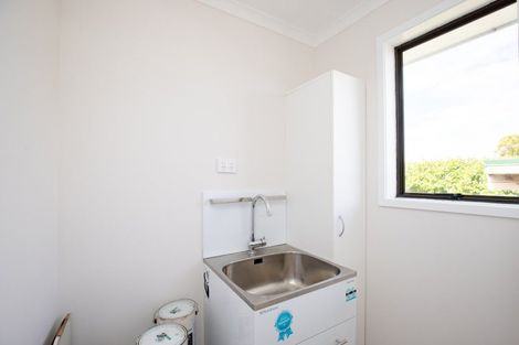 Photo of property in 7 Miller Place, Ngatea, 3503