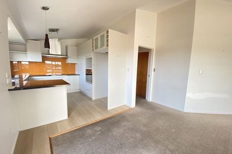 Photo of property in 1/76 Target Road, Totara Vale, Auckland, 0629