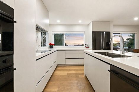 Photo of property in 4/92 Churchill Road, Murrays Bay, Auckland, 0630