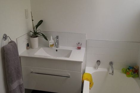 Photo of property in 1/6 Lyons Avenue, Murrays Bay, Auckland, 0630