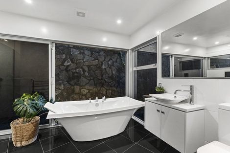 Photo of property in 67a Fulford Street, New Plymouth, 4310