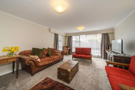 Photo of property in 40 Suzanne Grove, Kelvin Grove, Palmerston North, 4414