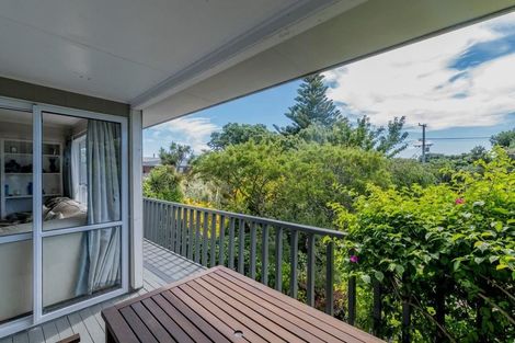 Photo of property in 28 Field Way, Waikanae Beach, Waikanae, 5036