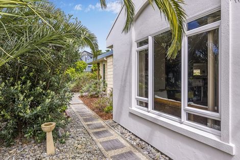 Photo of property in 43 Quadrant Heights, Paraparaumu, 5032