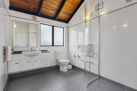 Photo of property in 33 Marina View Drive, West Harbour, Auckland, 0618
