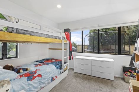 Photo of property in 2/4 Idyll Place, Northcross, Auckland, 0632