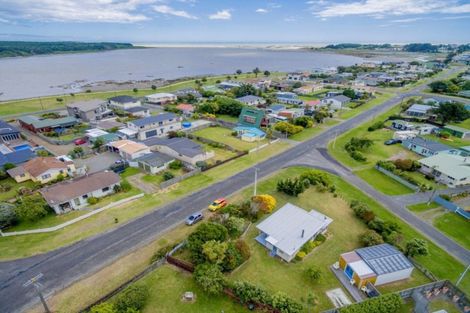 Photo of property in 31 Shortt Street, Foxton Beach, Foxton, 4815