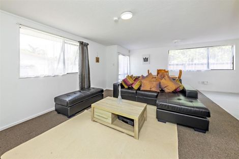 Photo of property in 2/61 Redcrest Avenue, Red Hill, Papakura, 2110