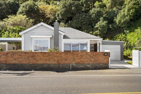 Photo of property in 409 Marine Drive, Mahina Bay, Lower Hutt, 5013