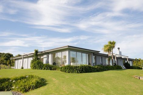 Photo of property in 1024 Takatu Road, Tawharanui Peninsula, Matakana, 0986