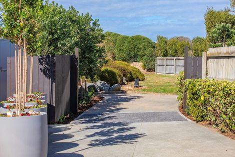 Photo of property in 5 Matariki Street, Omaha, 0986