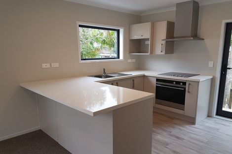 Photo of property in 16 Jenanne Place, Totara Vale, Auckland, 0629