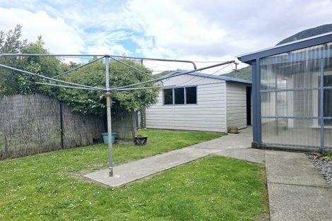Photo of property in 16 Buller Street, Picton, 7220
