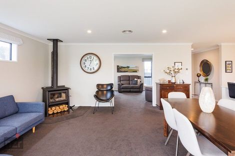 Photo of property in 33 Monarch Drive, Ashhurst, 4810