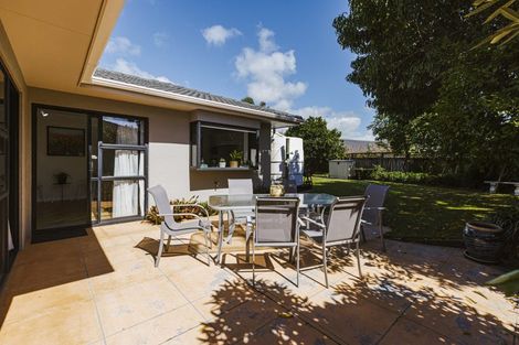 Photo of property in 14 Foxbridge Lane, Conifer Grove, Takanini, 2112