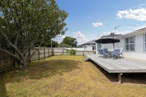 Photo of property in 47 Paparoa Road, Cockle Bay, Auckland, 2014