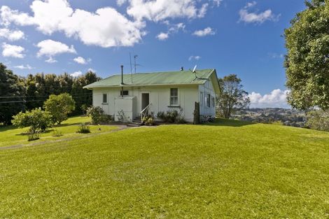 Photo of property in 1 Buckleys Track, Paremoremo, Auckland, 0632