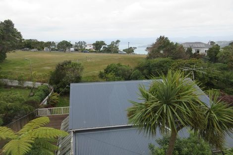 Photo of property in 19 Harbour View Road, Northland, Wellington, 6012