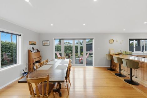 Photo of property in 82 Wairau Road, Oakura, 4314