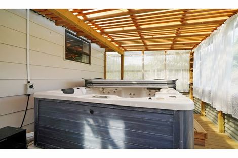 Photo of property in 33 Clifden Highway, Tuatapere, 9620