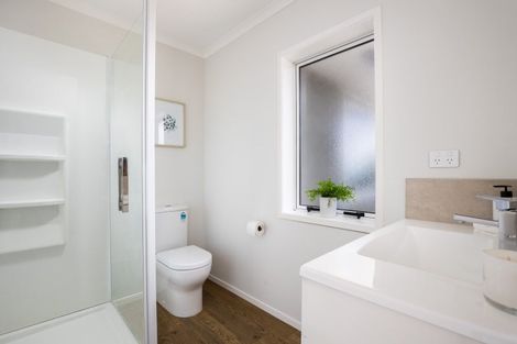 Photo of property in 3 Oakmont Crescent, Waiwhakaiho, New Plymouth, 4312