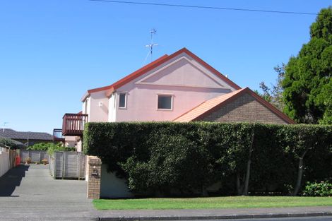 Photo of property in 79 Te Atatu Road, Te Atatu South, Auckland, 0610