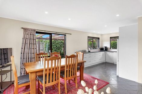 Photo of property in 10 Napier Grove, Waikanae Beach, Waikanae, 5036