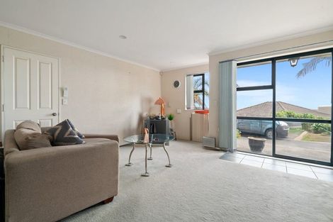 Photo of property in 56 Ribbonwood Crescent, Goodwood Heights, Auckland, 2105