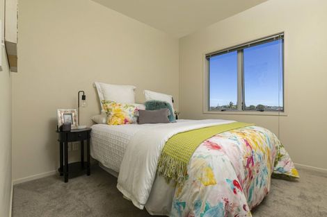 Photo of property in 8/3 Riverside Road, Orewa, 0931