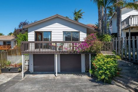 Photo of property in 1/8 Camilla Grove, Totara Vale, Auckland, 0629