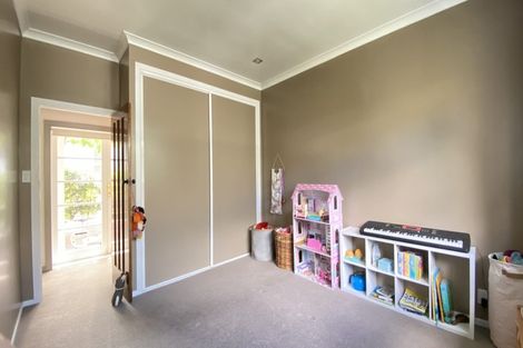 Photo of property in 8 Lynch Street, Point Chevalier, Auckland, 1022