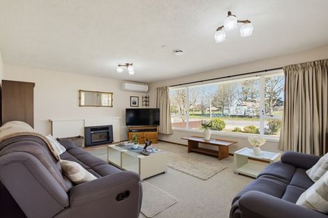 Photo of property in 332 Memorial Avenue, Burnside, Christchurch, 8053