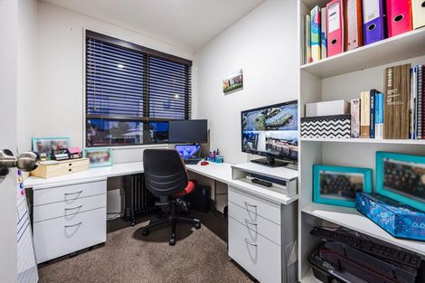 Photo of property in 22 Erceg Way, Rosehill, Papakura, 2113