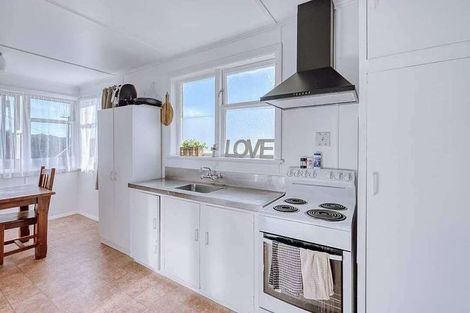 Photo of property in 43 Justine Street, Cannons Creek, Porirua, 5024