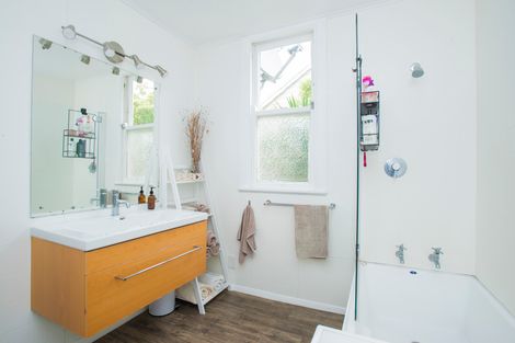 Photo of property in 27 Disraeli Street, Gisborne, 4010