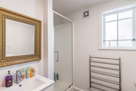 Photo of property in 77 Majoribanks Street, Mount Victoria, Wellington, 6011