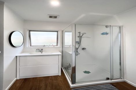 Photo of property in 1/214 Sunnynook Road, Totara Vale, Auckland, 0627