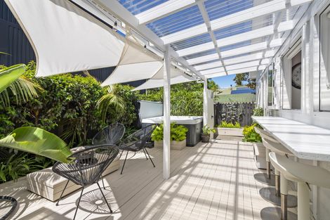 Photo of property in 17 Phoenix Avenue, Hokowhitu, Palmerston North, 4410