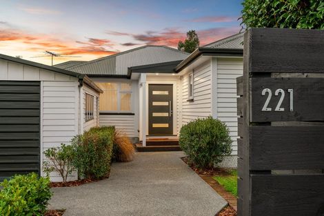 Photo of property in 221 Weston Road, St Albans, Christchurch, 8052
