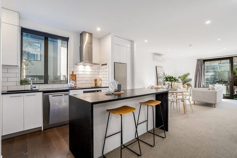 Photo of property in 7/20 Trent Street, Island Bay, Wellington, 6023
