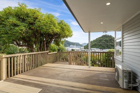 Photo of property in 34 Waikawa Road, Picton, 7220