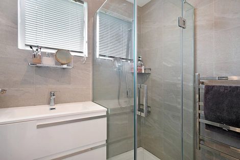 Photo of property in 2/615 Swanson Road, Swanson, Auckland, 0612