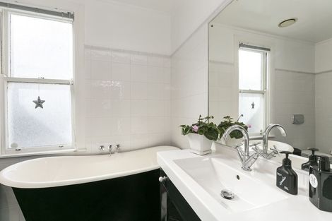 Photo of property in 11 Tinakori Road, Thorndon, Wellington, 6011