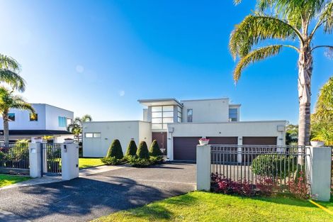 Photo of property in 28 Mansion Court, West Harbour, Auckland, 0618