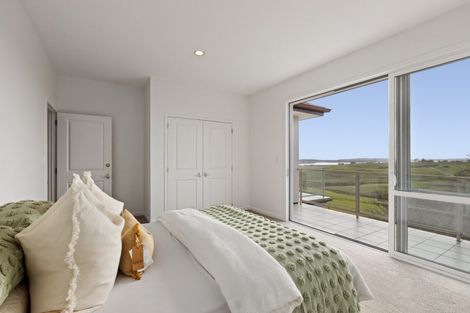 Photo of property in 189 Vaughans Road, Okura, Albany, 0792