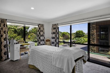Photo of property in 1b Links Drive, Waiwhakaiho, New Plymouth, 4312