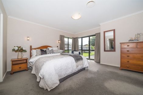 Photo of property in 115 Summerhill Drive, Fitzherbert, Palmerston North, 4410