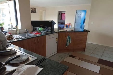 Photo of property in 12 Gunner Drive, Te Atatu Peninsula, Auckland, 0610