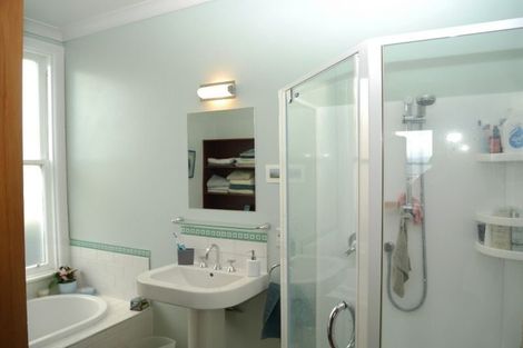 Photo of property in 152 Kelburn Parade, Kelburn, Wellington, 6012