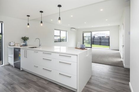 Photo of property in 21 Loch Tanna Way, Broomfield, Christchurch, 8042